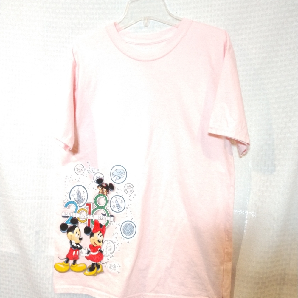 2018 Walt Disney World Pink Graphic T Shirt Size Juniors XL Chest 38"